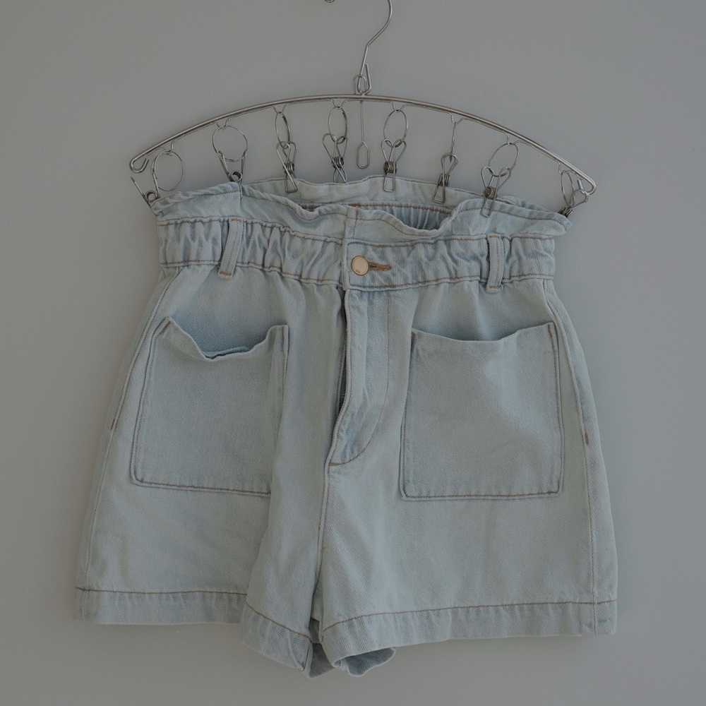 Zara Women's High Waist Denim Shorts in Light Wash
